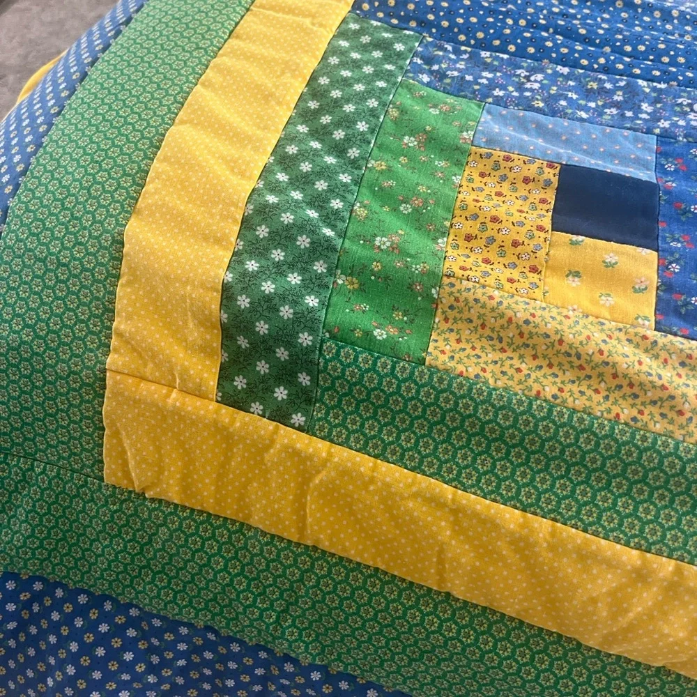 HANDMADE QUILT Pieced LOG CABIN COURTHOUSE STEP Colorful Patchwork Retro